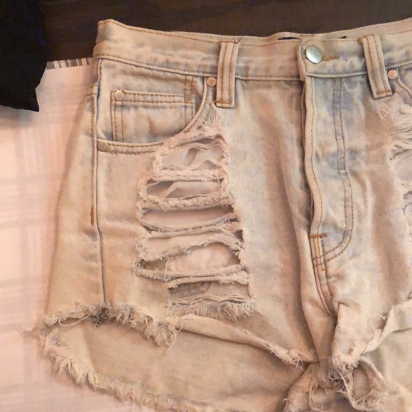 MINKPINK small ripped jean short shorts - Picture 3 of 8
